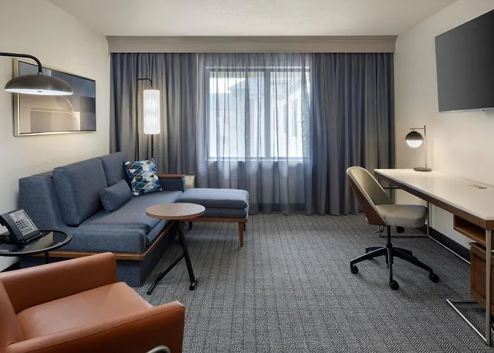 Courtyard By Marriott Springfield Airport
