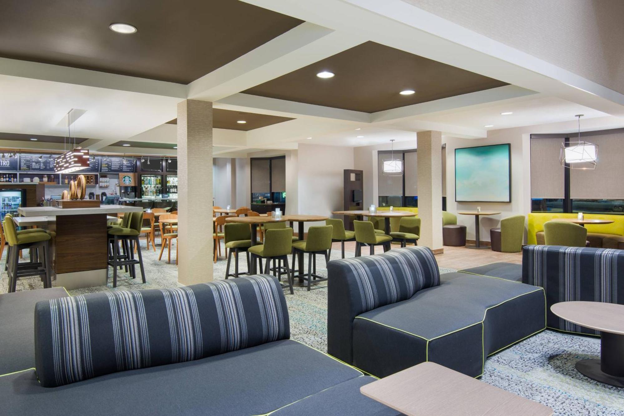 Hotel Courtyard By Marriott Airport 3*