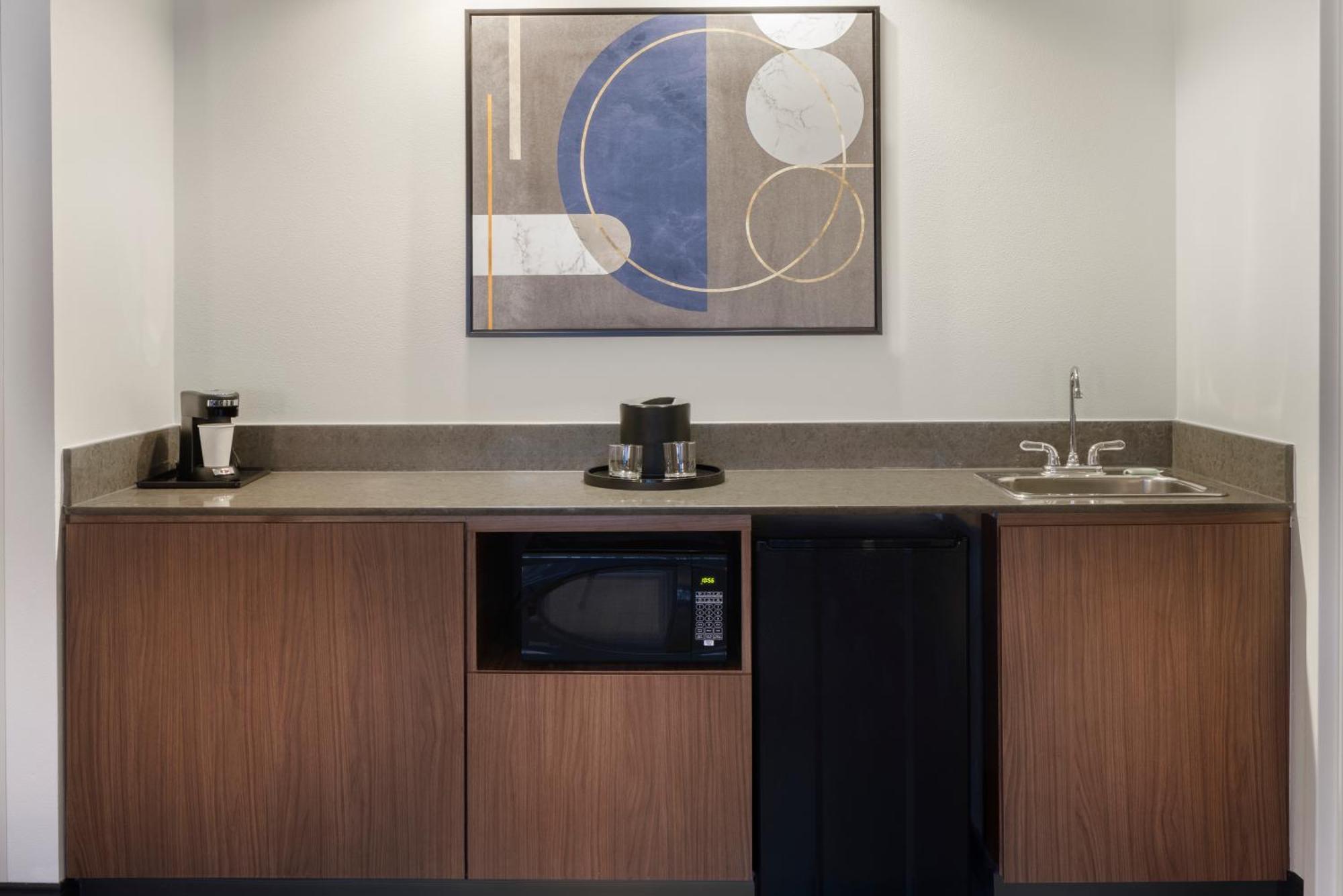 Courtyard By Marriott Airport Hotel Springfield