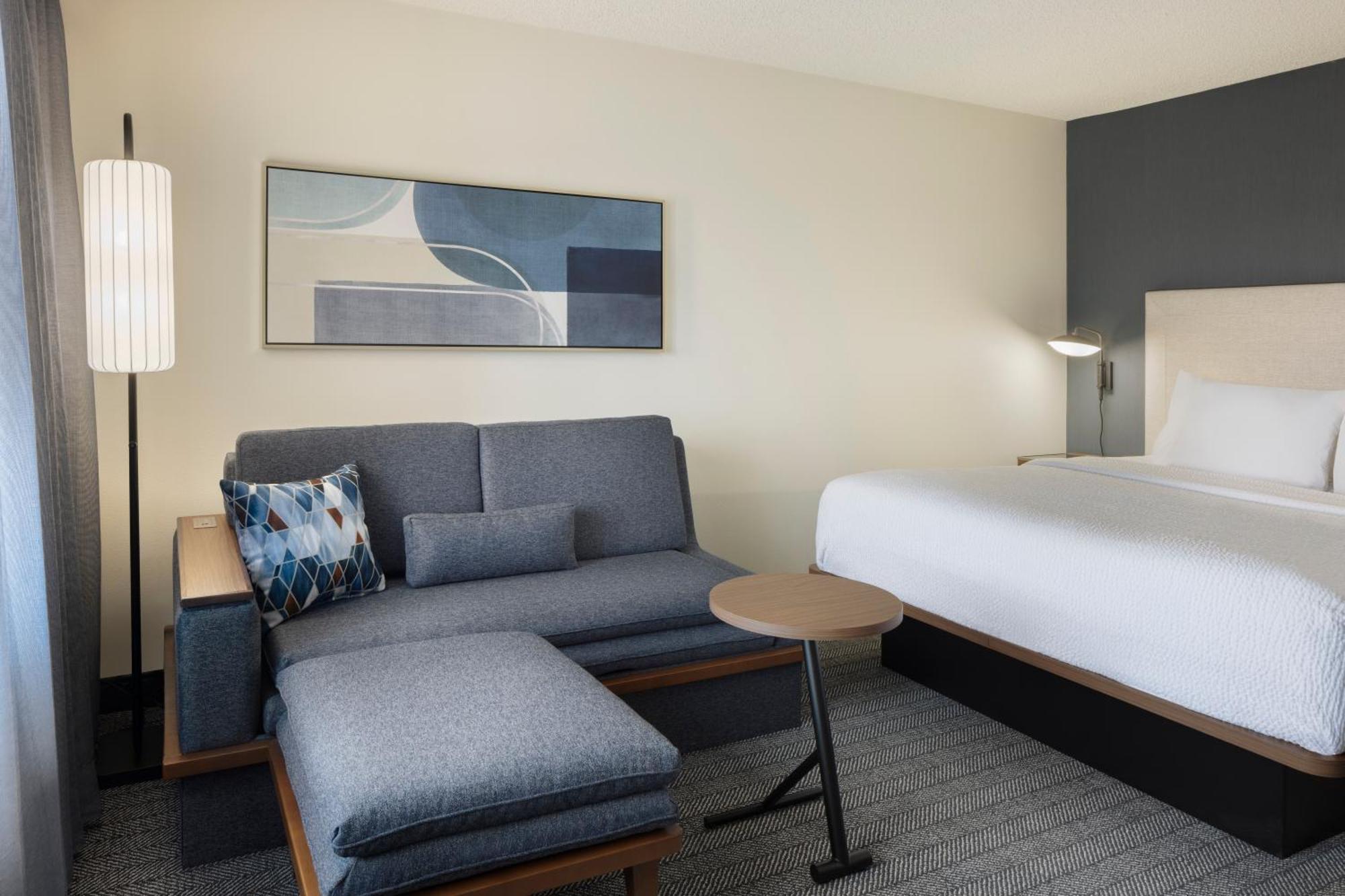 Courtyard By Marriott Airport Hotel 3*