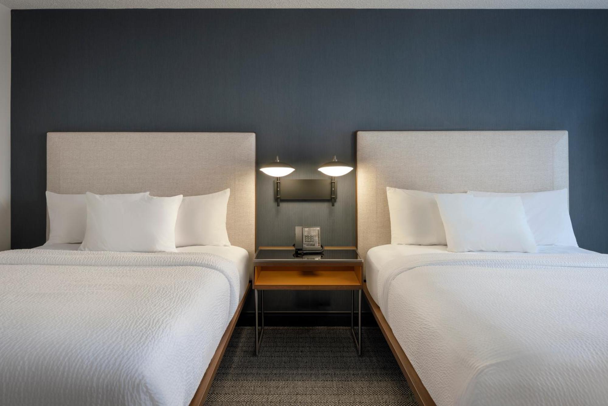 Hotel Courtyard By Marriott Airport 3*