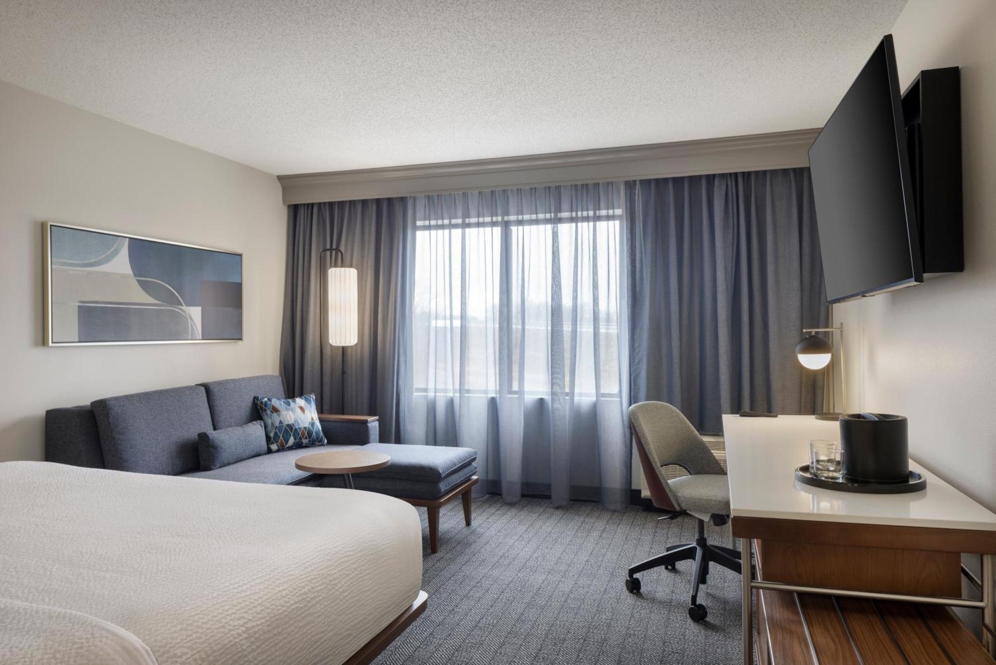 Courtyard By Marriott Airport Hotel 3*