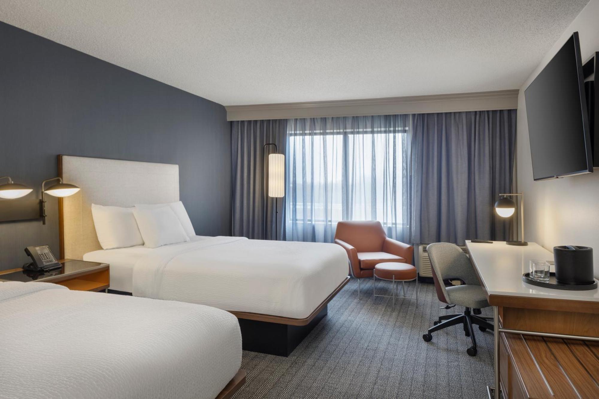 Courtyard By Marriott Airport Hotel Springfield