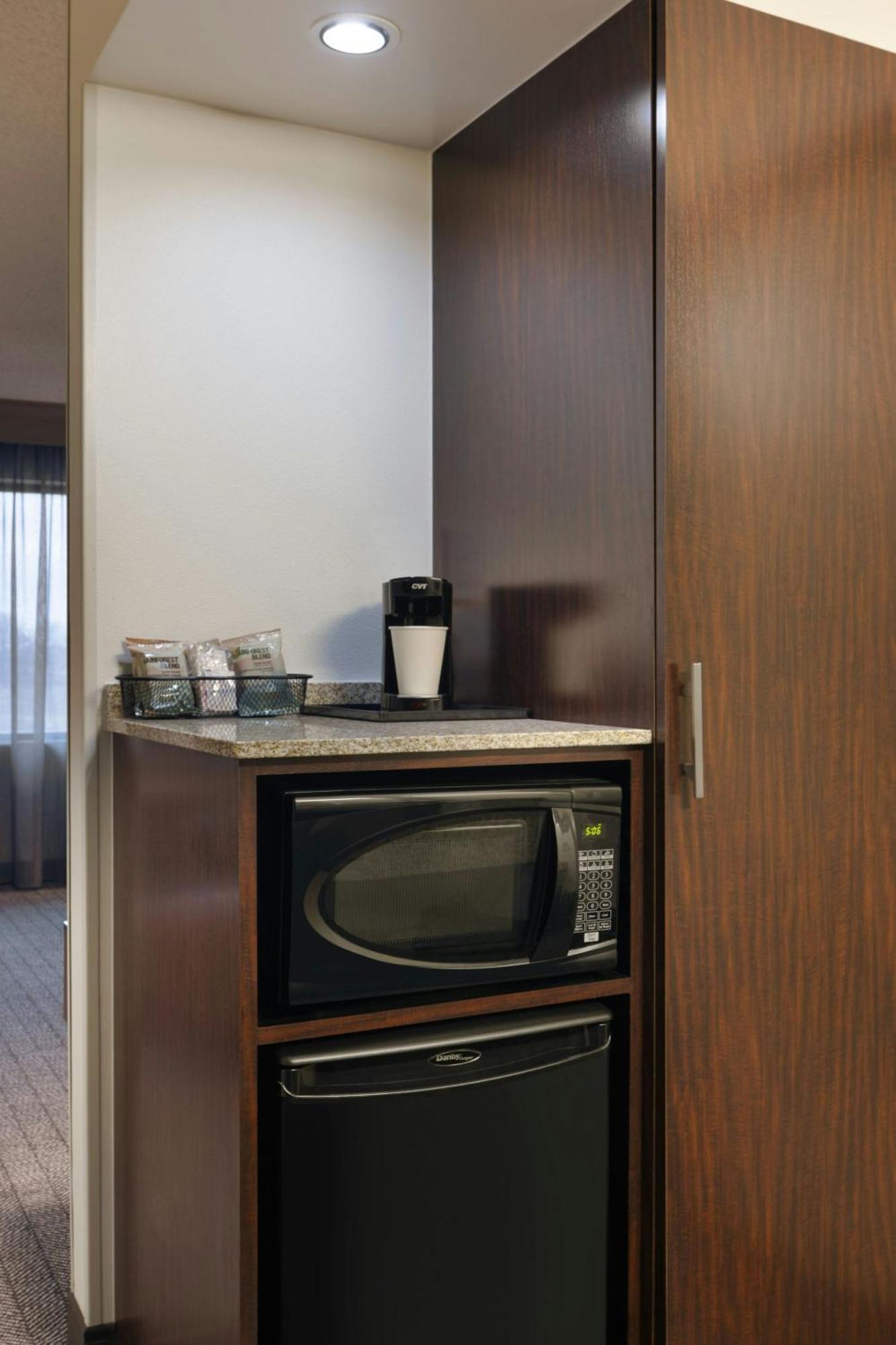 Courtyard By Marriott Airport Hotel 3*