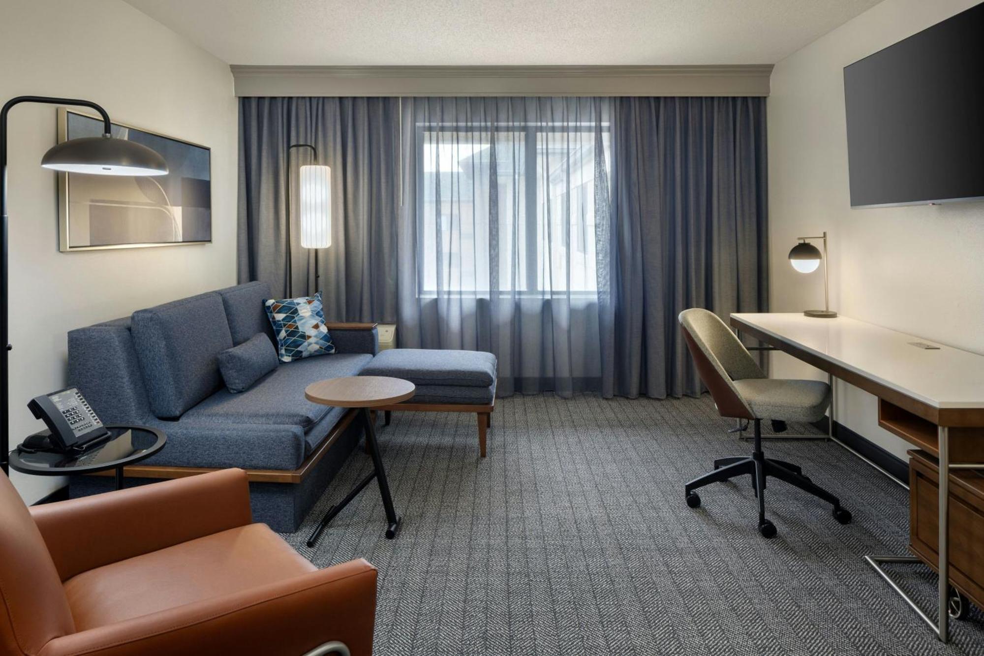 Hotel Courtyard By Marriott Airport 3*