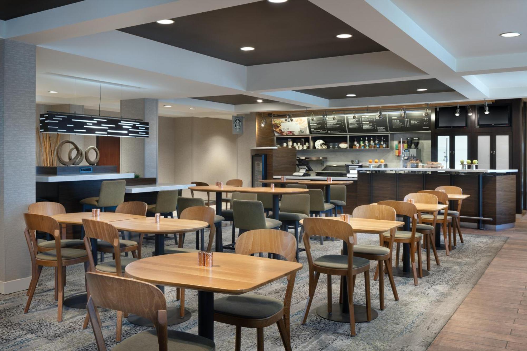 Courtyard By Marriott Airport Hotel Springfield