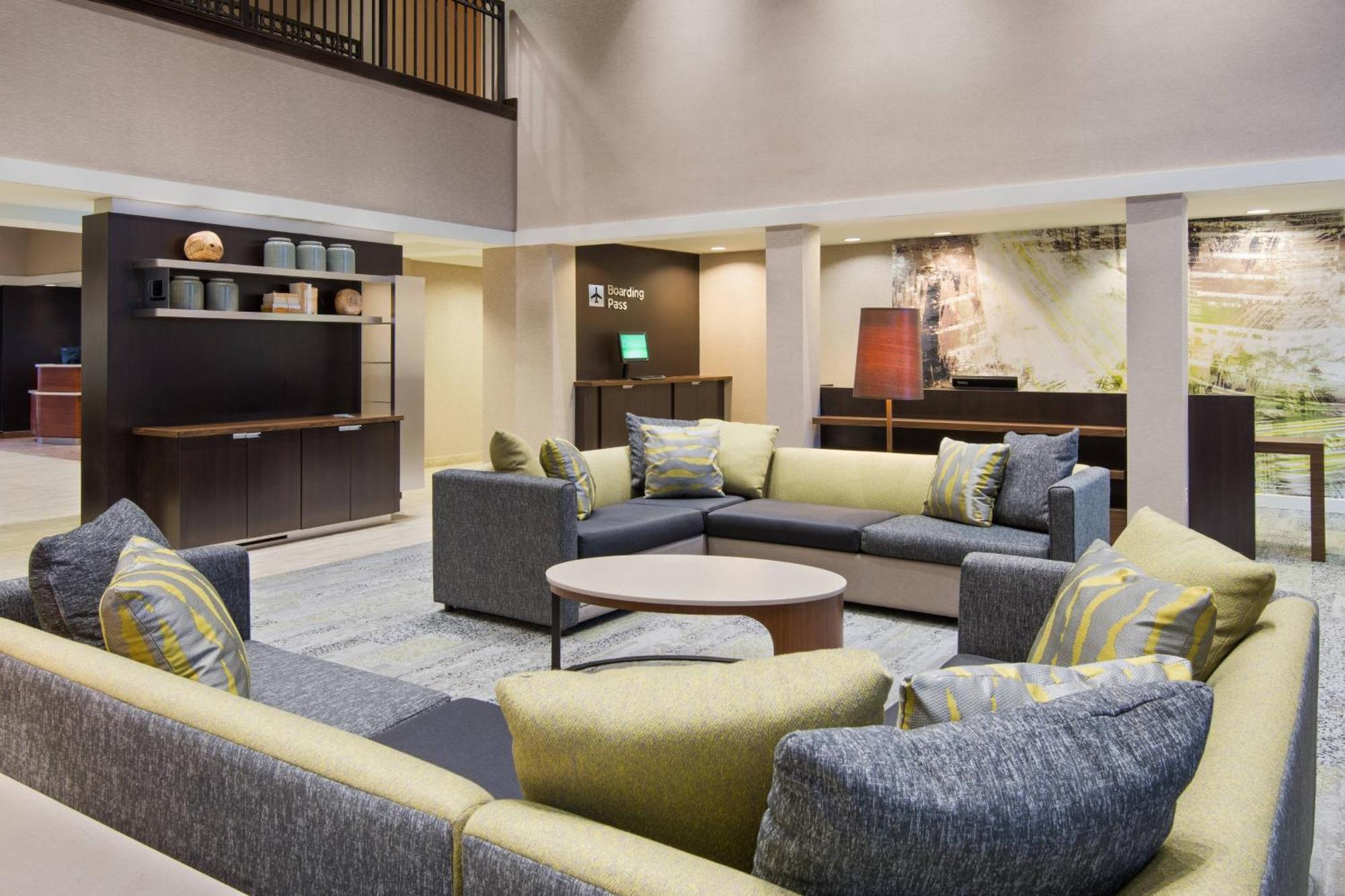 Hotel Courtyard By Marriott Airport Springfield